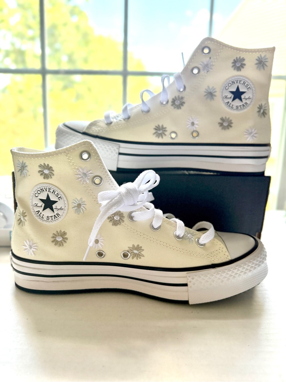 Converse High Top Sneakers in Cream and White with Floral Embroidery NWOB Size 6 - Picture 8 of 14